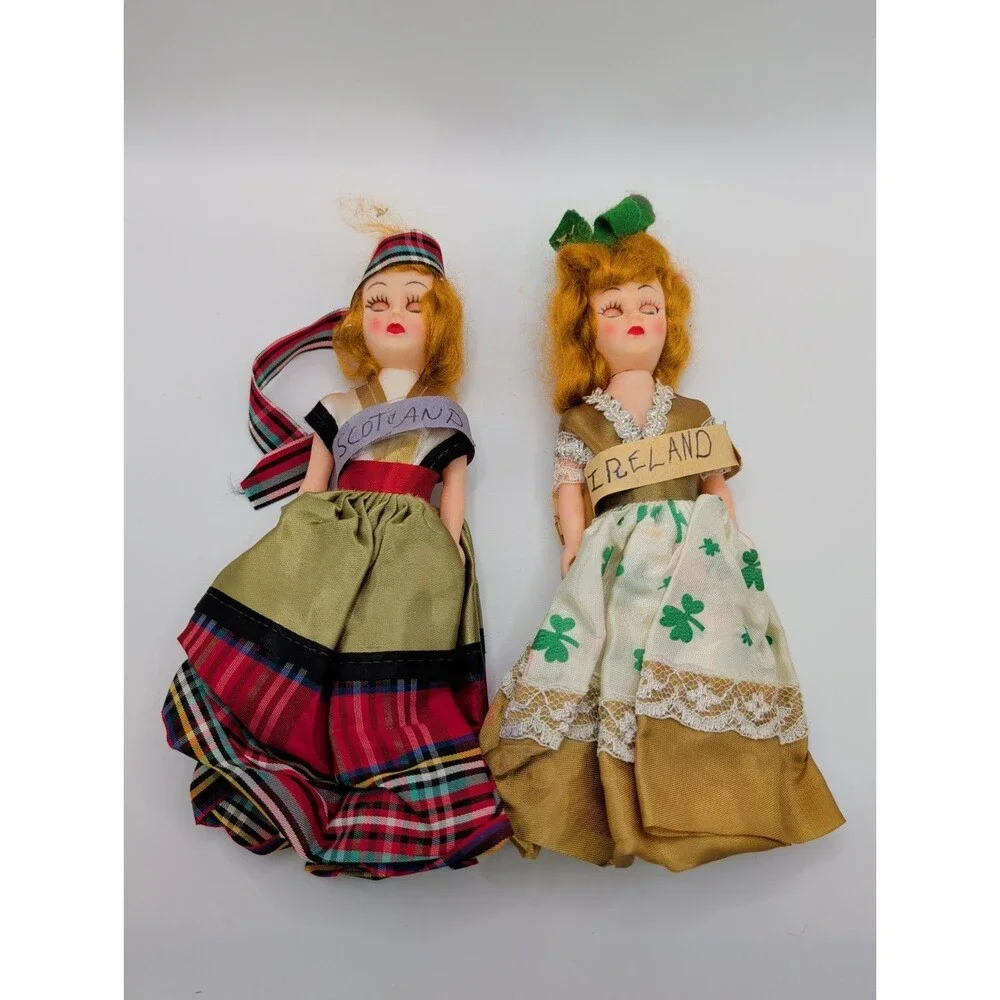Dolls World this lot